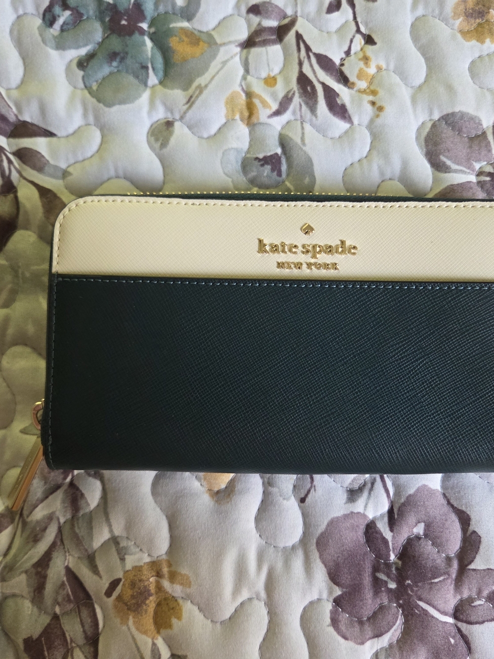 Kate Spade Two-Tone Zip Wallet - Cream & Deep Green NWOT